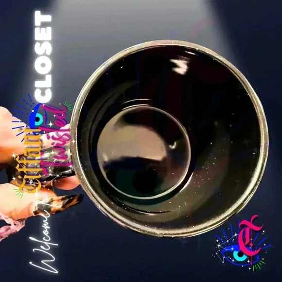 Unique Black Ceramic Mug with Surprise Design - Picture 4 of 4